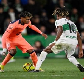 هزم إلتشي بثلاثية.. برشلونة يبتعد بصدارة ترتيب الدوري الإسباني