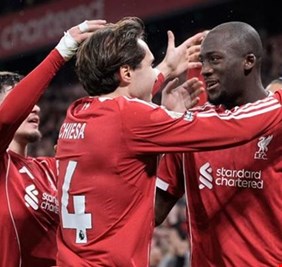 سر بكاء إبراهيما كوناتي بعد هدفه في نيوكاسل