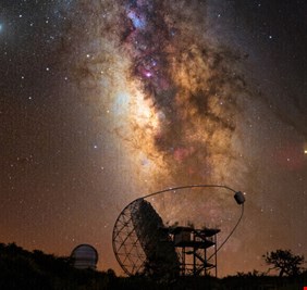 اكتشاف مصدر نبضات كونية غامضة تتكرر بوتيرة غير مسبوقة