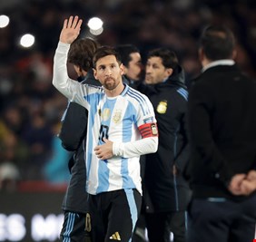 الأرجنتينيون يطلقون 