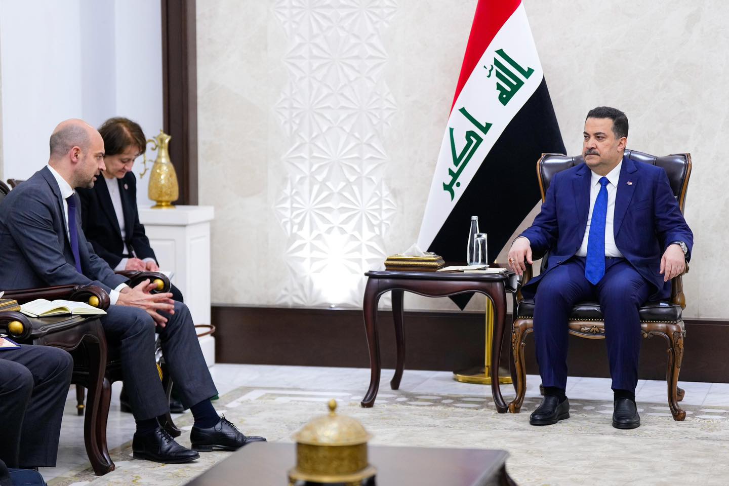 السوداني يؤكد تطلعه لبناء علاقات قوية مع فرنسا ويدعو لتعاون أمني