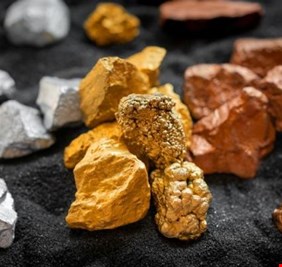 سر الهوس العالمي بالمعادن النادرة.. طريق مختصر إلى نوادي النفوذ والثروة