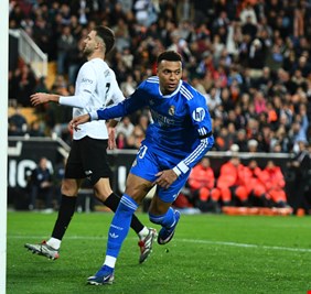 ريال مدريد يتجاوز عقبة فالنسيا ويواصل مطاردة برشلونة على صدارة 