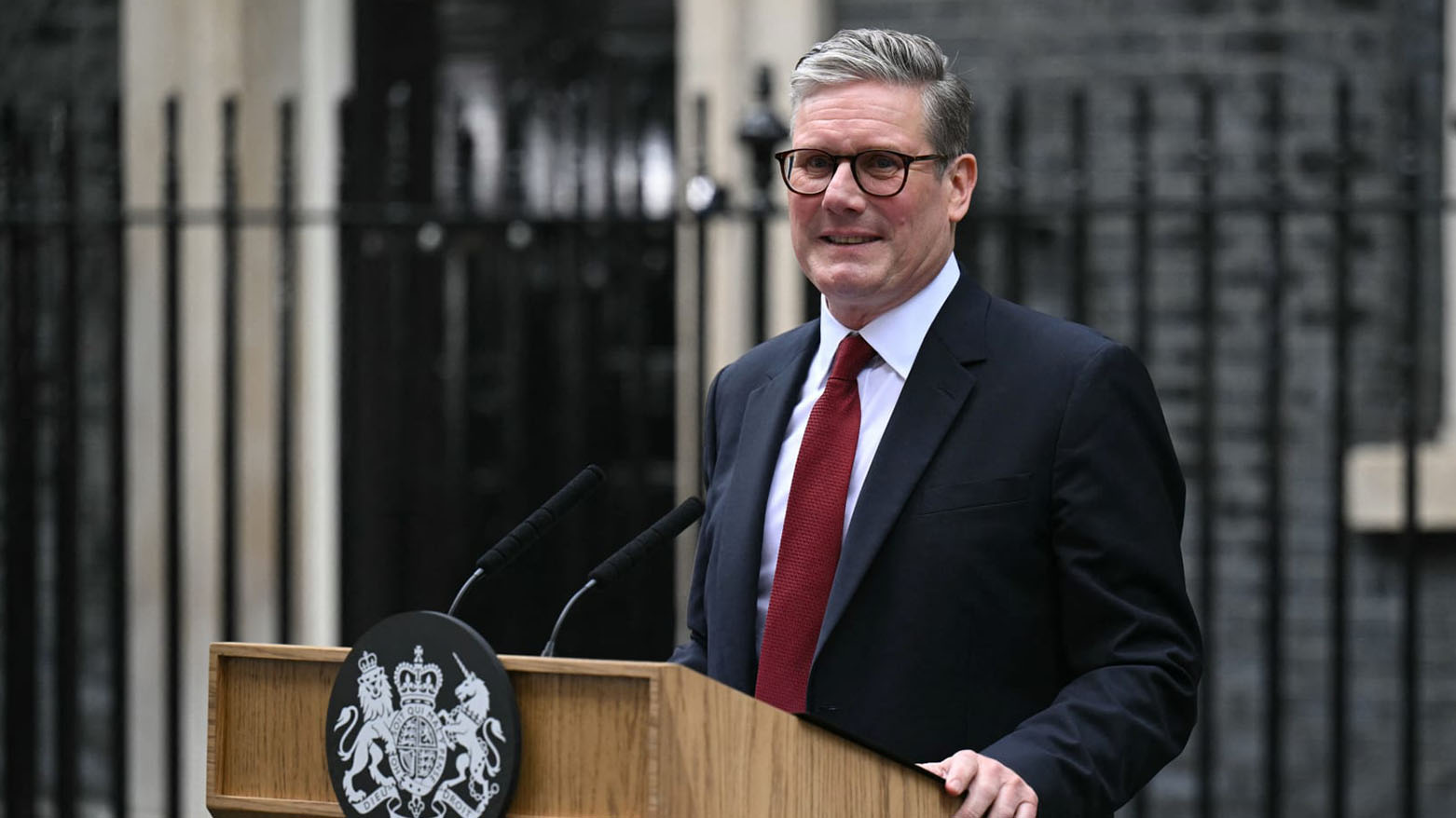 ملفات إبستين في بريطانيا.. عاصفة سياسية تهدد حكومة ستارمر