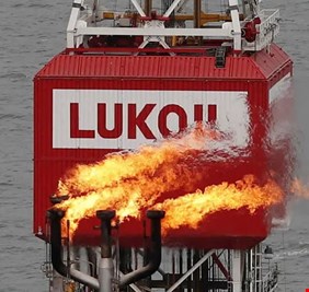 أوكرانيا تعلن استهداف مصفاة نفط تابعة لـ