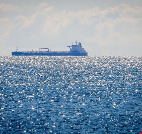 10 دول أوروبية تدرس احتجاز 