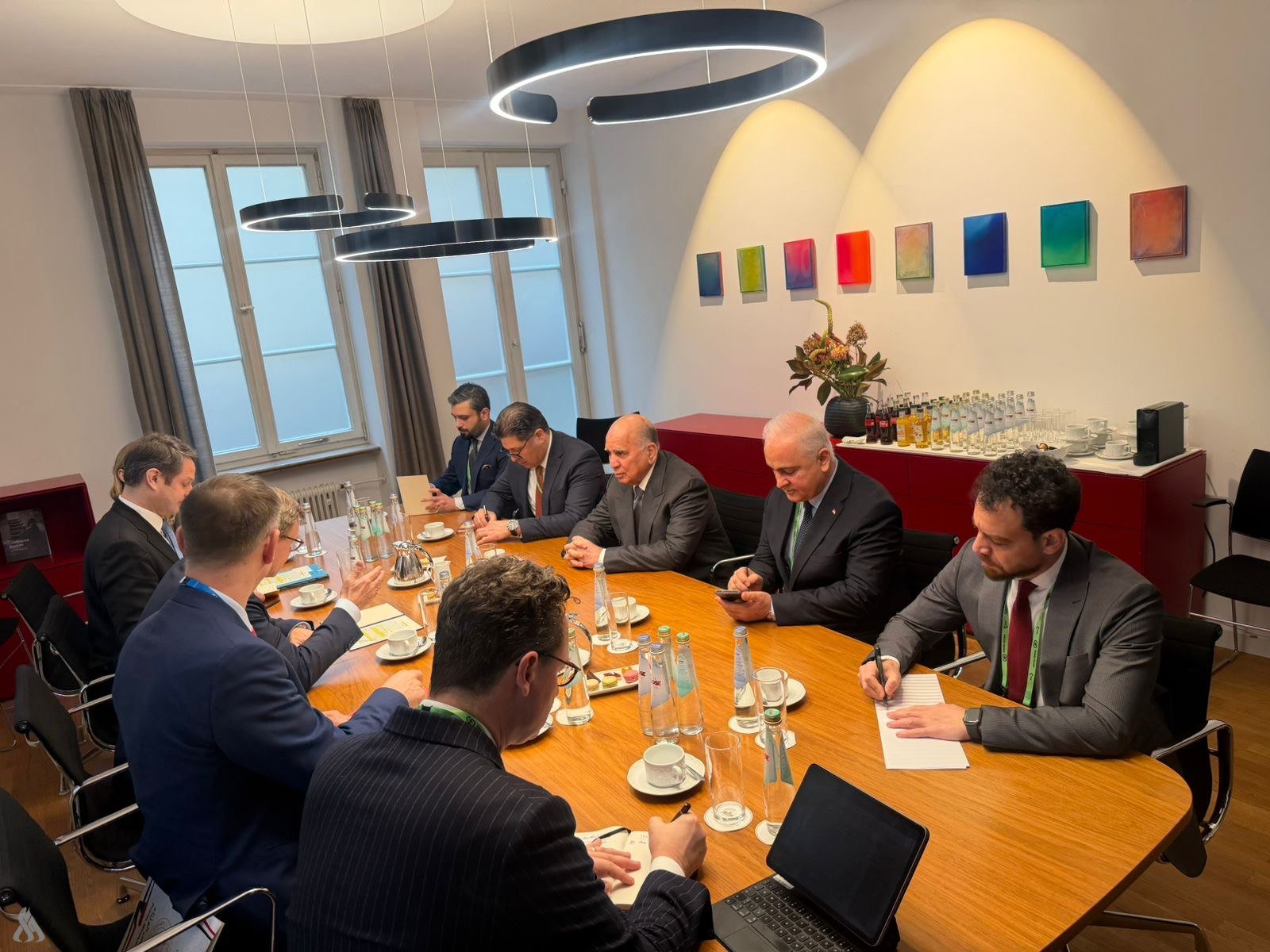 فؤاد حسين يبحث مع يوهان فادافول وأعضاء البوندستاغ ومظلوم عبدي على هامش مؤتمر ميونخ للأمن تعزيز التعاون الأمني وملف سجناء داعش