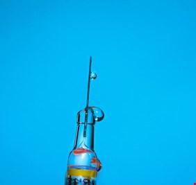 بعد سنوات من الغموض.. حل لغز الجلطات النادرة المرتبطة بلقاحات كورونا