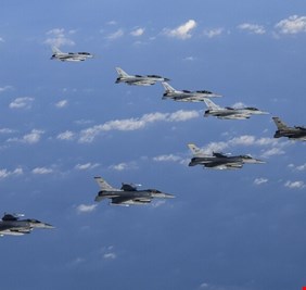 مقاتلات أمريكية وصينية وجها لوجه فوق البحر الأصفر