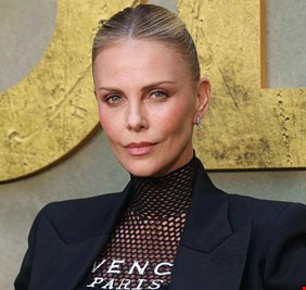 تشارليز ثيرون تستعيد واقعة صادمة: 