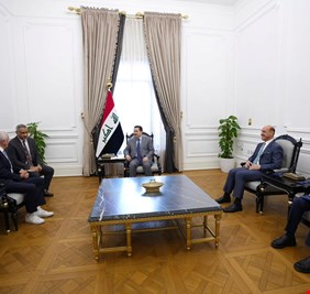 السوداني يوجه بتخصيص طائرة خاصة لنقل بعثة المنتخب الوطني إلى المكسيك