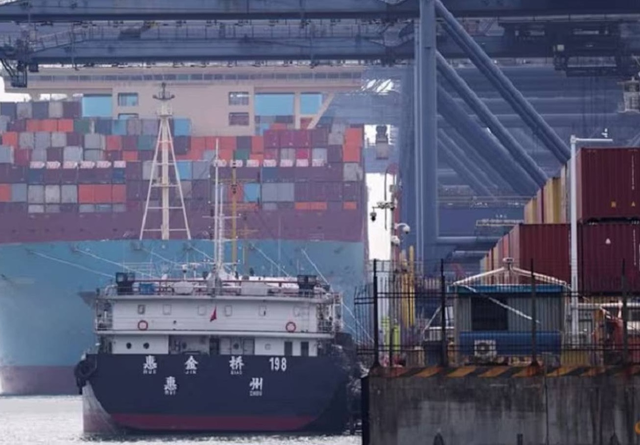 الصين تفرض قيوداً تصديرية على 40 شركة يابانية