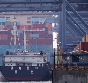 الصين تفرض قيوداً تصديرية على 40 شركة يابانية