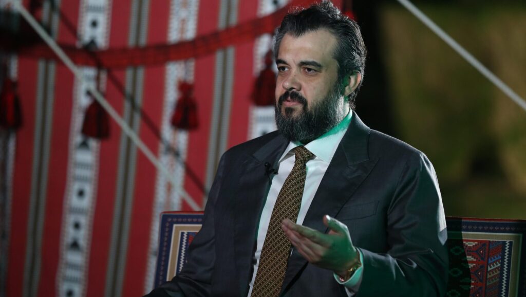 قوة أمنية خاصة تعتقل 