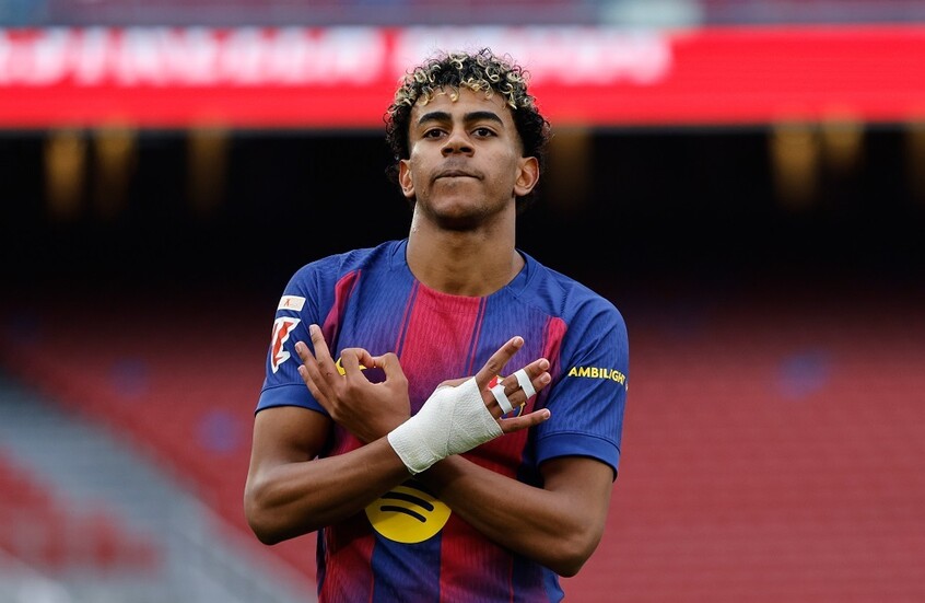 لامين جمال يغرق 