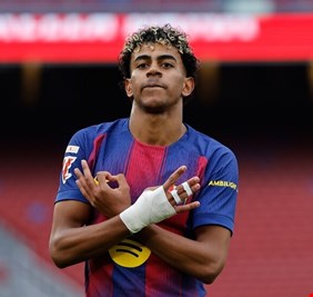 لامين جمال يغرق 