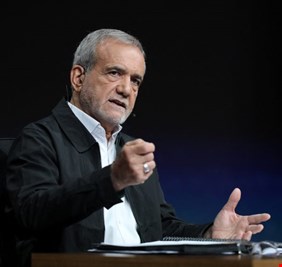 الرئيس الإيراني يعلن بدء مجلس القيادة المؤقت مهامه