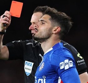 تشيلسي «ملك» البطاقات الحمراء في الدوري الإنجليزي