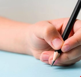 العُسر والتفوق.. هل تمنح اليد اليسرى أصحابها ميزة تنافسية؟