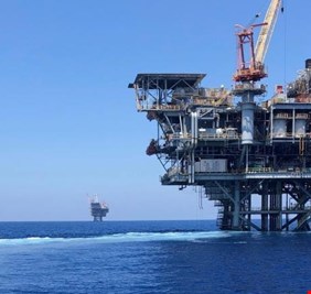 اسعار النفط تتخطى الـ82 دولاراً