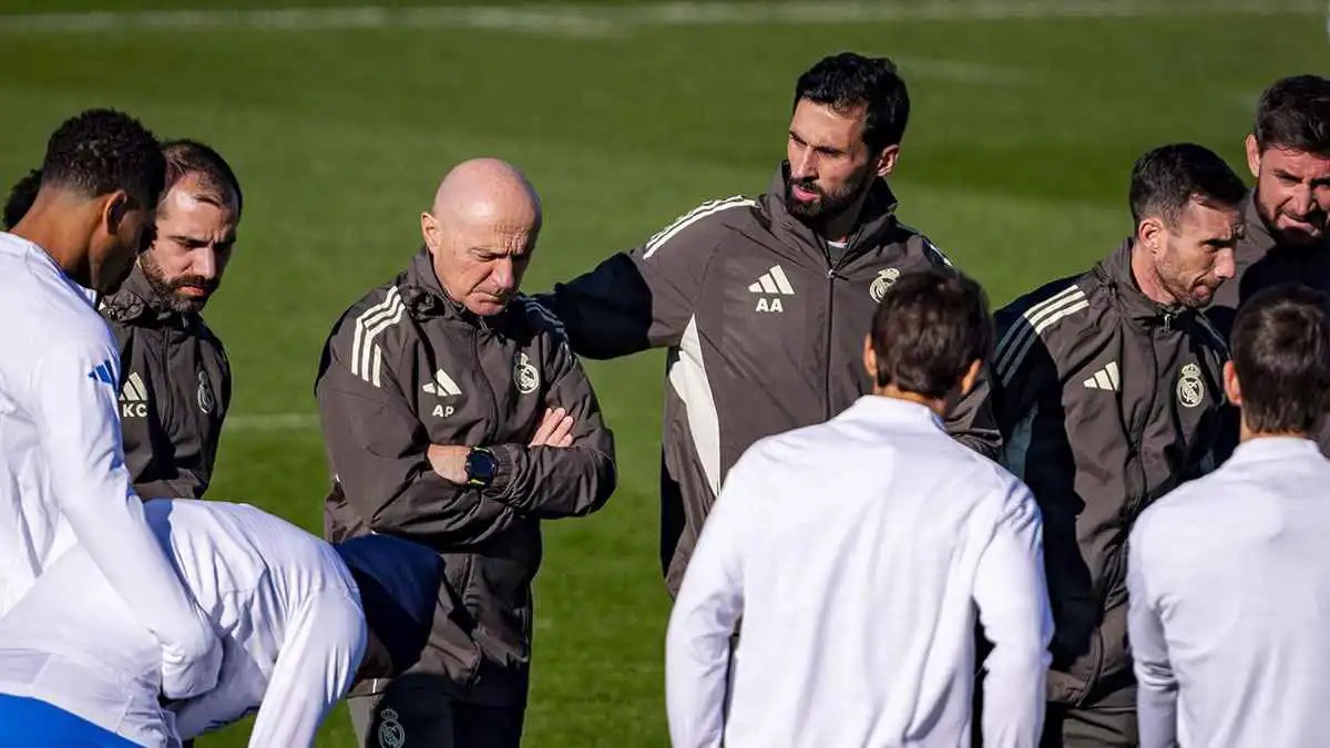 لا يملك الوصفة السحرية.. إعلامي إسباني يهاجم 