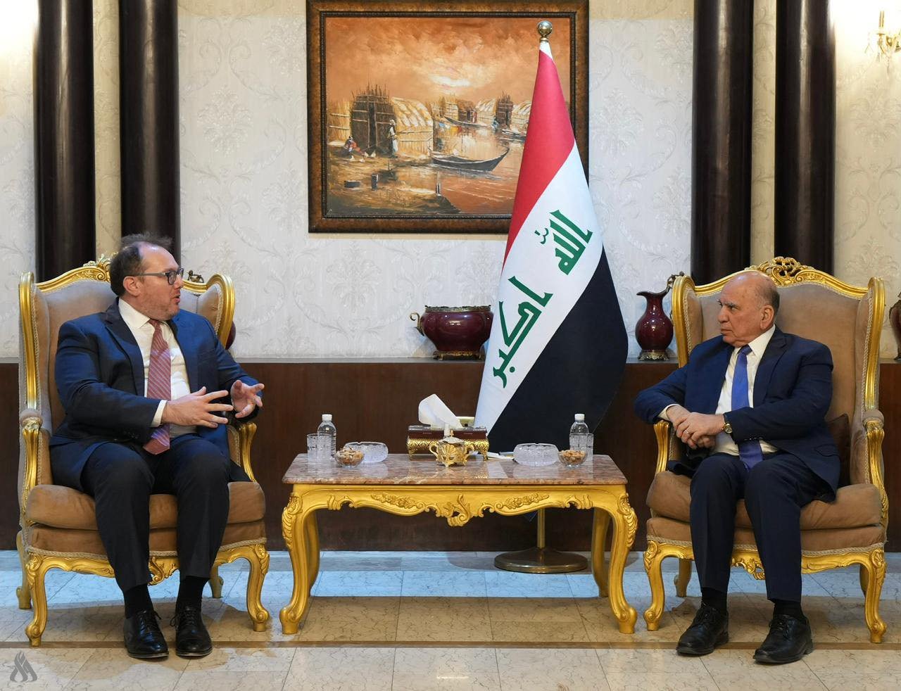 وزير الخارجية يؤكد للقائم بالأعمال الأمريكي حرص العراق على إبعاد تداعيات الحرب عنه