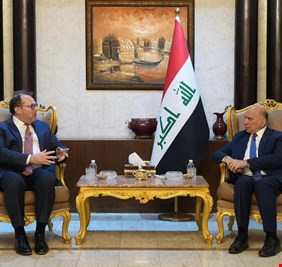 وزير الخارجية يؤكد للقائم بالأعمال الأمريكي حرص العراق على إبعاد تداعيات الحرب عنه