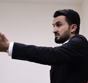 البرلمان يمنع مصطفى سند من حضور جلساته بعد تصوير سري واعتداء على زميله