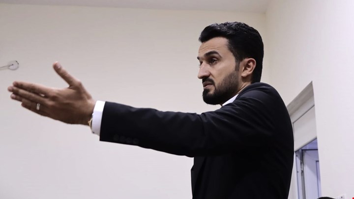 البرلمان يمنع مصطفى سند من حضور جلساته بعد تصوير سري واعتداء على زميله