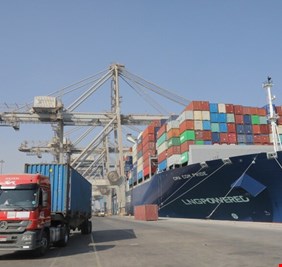 مصر تعلق الصادرات لدول الخليج واليمن بعد قفزة غير مسبوقة في تكلفة شحن الحاويات