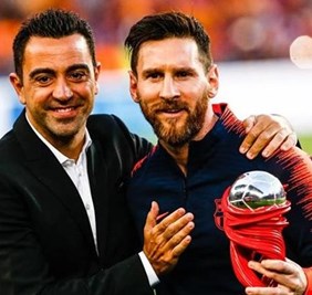 مفاجأة.. تشافي يفضح سبب رفض لابورتا عودة ميسي إلى برشلونة