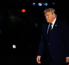 سيناتور أمريكي يشير إلى بند 