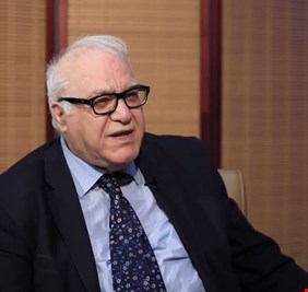 مستشار الحكومة للشؤون المالية: قد نقترض داخلياً لتسديد الرواتب