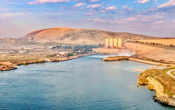 الحكومة تنفي وجود أي قوات أجنبية داخل سد الموصل