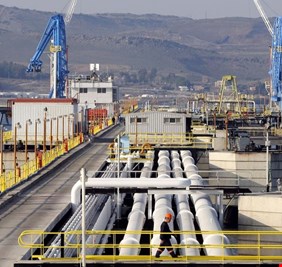 بعد منع كردستان للتصدير.. بغداد تكشف عن خط مباشر مع تركيا لتصدير النفط