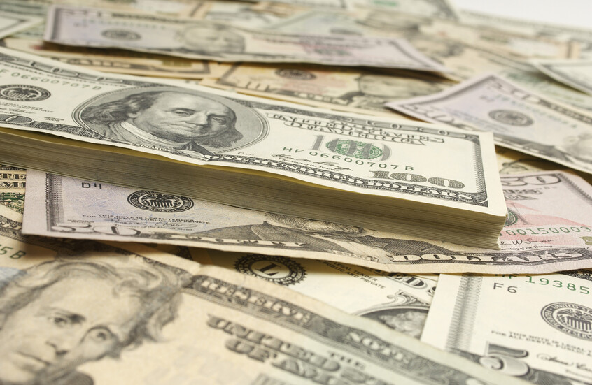 ستاندرد آند بورز: الحرب قد تؤدي إلى خروج مليارات الدولارات من البنوك الخليجية