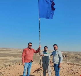 العراق يرفع الراية الزرقاء فوق اقدم زقورة اثرية في العالم لحمايتها من الحرب