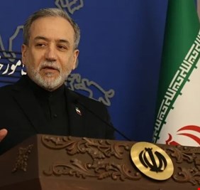 عراقجي يهاجم ماكرون: التزم الصمت حين فجرت إسرائيل خزانات الوقود بنا وأبدى قلقه بعد ردنا