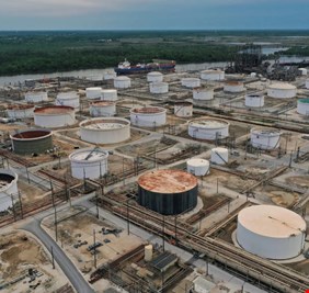 أول دفعة... أميركا تفرج عن 45 مليون برميل من احتياطي النفط الاستراتيجي