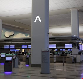 إغلاق مطار لاغوارديا في نيويورك بسبب 