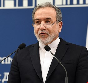 إيران تعلن السماح العراق بعبور مضيق هرمز