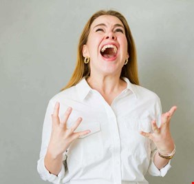 التنفيس عن الغضب قد يزيد الأمر سوءاً على صحتنا