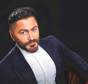 اقتراح من تامر حسني بشأن مواعيد عروض السينما في مصر