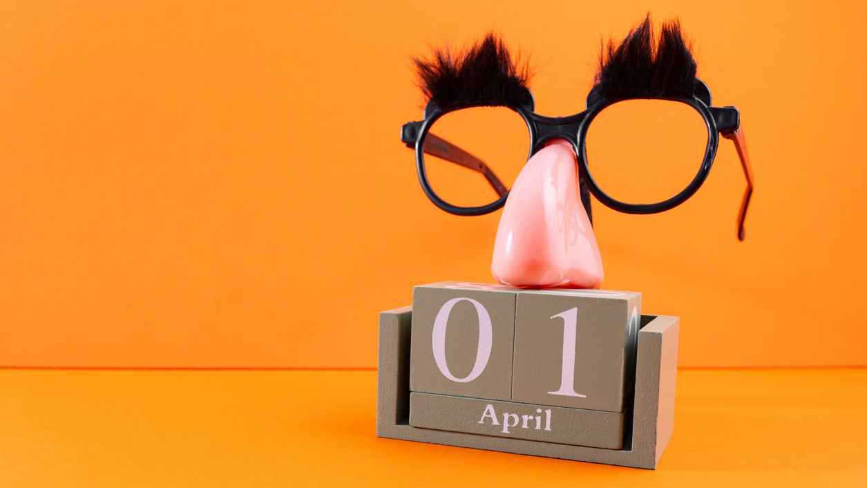 كذبة نيسان .. تعرف على قصة يوم المزاح العالمي