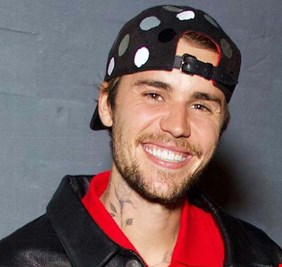 داخل مسرح محدود الحضور.. سر العرض السري لجاستن بيبر