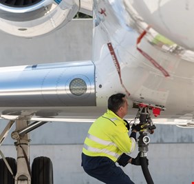 أسعار وقود الطائرات في أوروبا تتجاوز 1900 دولار للطن