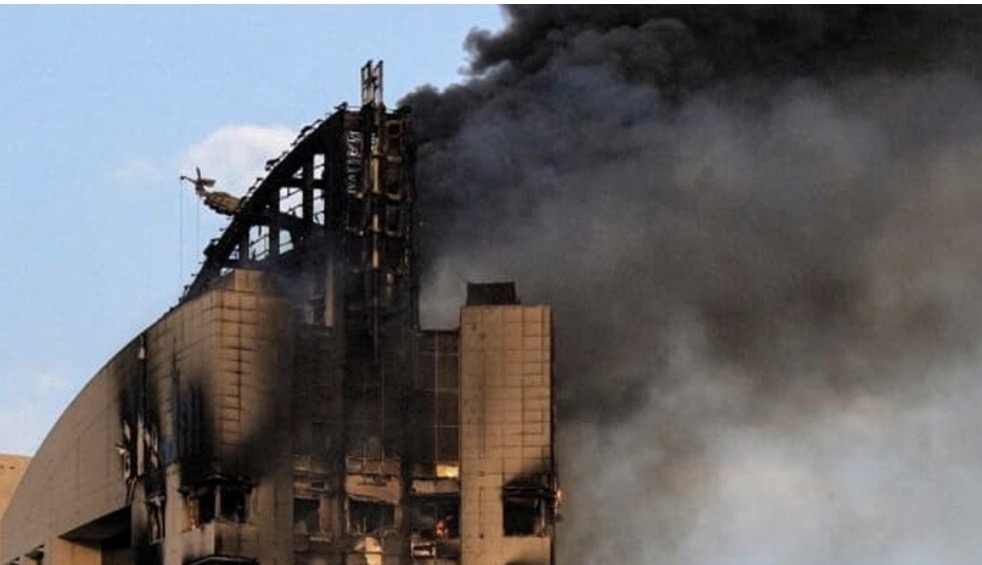 الكويت.. أضرار جسيمة تصيب مجمع الوزارات ومبنى القطاع النفطي بهجمات إيرانية