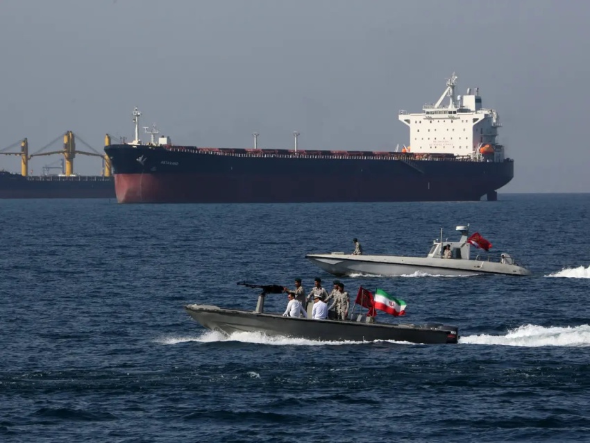 العراق ينجح في تمرير نفط من مضيق هرمز