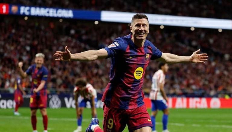 سباق ضد الزمن.. ليفاندوفسكي يرصد رقما قياسيا عمره 75 عاما