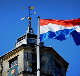 حزب هولندي يطرد سيدة من عضويته لسبب غريب